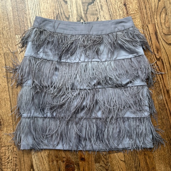 J McLaughlin Feather skirt - Picture 1 of 3